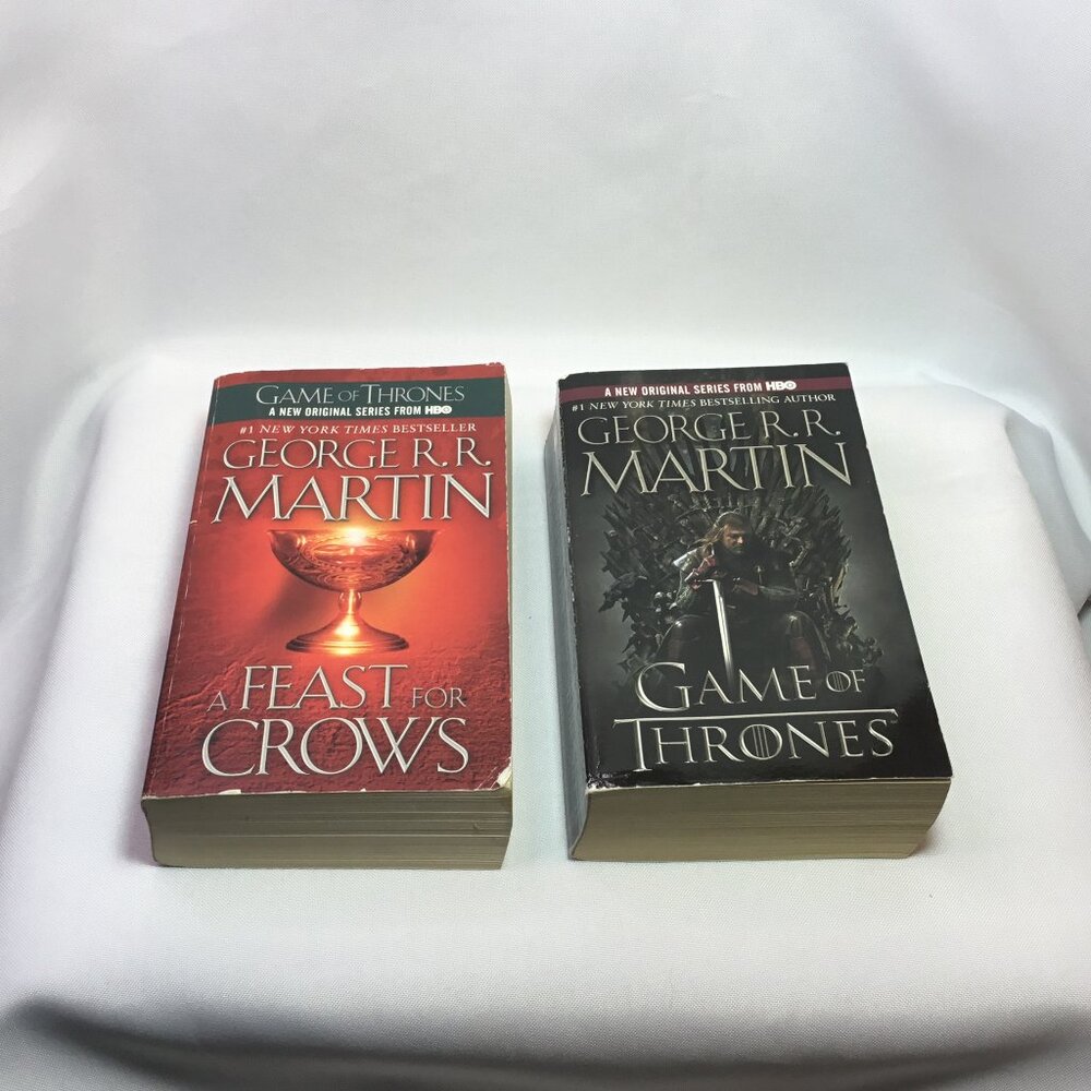 2 Lot George R R Martin-Game of Thrones & A Feast For Crows 2 Small Paperbacks